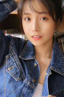 楼上的小女孩